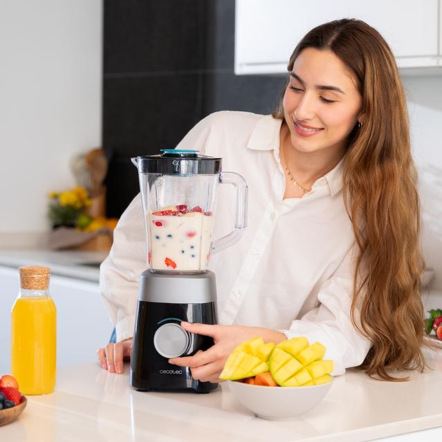 Cecotec Power Black Titanium 1300MAX B Batidora De Vaso De 1300 W De Maxima Potencia Con Cuchilla De 4 Hojas Con Recubrimiento De Titanio Negro Y Jarra De 1 5 L De Capacidad. Cuenta Con 2 Velocidades Más Función Pulse Batidora
