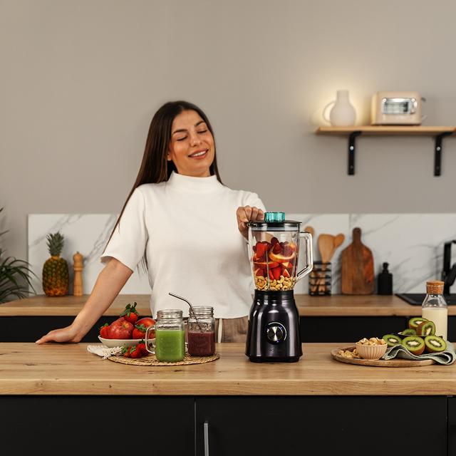 Cecotec Power Black Titanium 1800MAX Blend It Go Batidora De Vaso De 1800 W De Máxima Potencia De Acero Inoxidable Con Cuchilla De 6 Hojas Con Recubrimiento De Titanio Negro Y Jarra De Vidrio Fundido Con 1 5 L De Capacidad. Cue