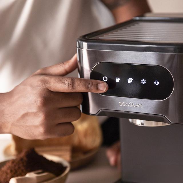Cecotec Power Espresso 20 ColdBrew Cafetera Express Para Café Espresso Y Cappuccino Café En Frío Con 20 Bares Y Vaporizador Orientable. Cafetera Express Para Café Espresso Y Cappuccino