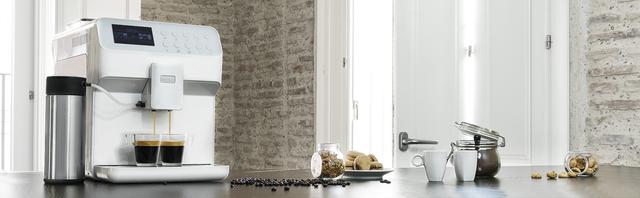 Cecotec Power Matic-ccino 7000 Serie Bianca. Cafetera Superautomática Con Depósito De Leche Pantalla Digital Café Personalizable Tecnología ForceAroma 19 Bares De Presión Bandeja Calientatazas Cafetera Superautomática