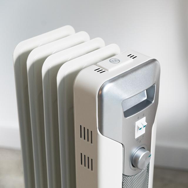 Cecotec Ready Warm 5000 Space Radiador De Aceite De 5 Módulos Y 1000 W Con 3 Niveles De Potencia Cobertura De 12 M² Recogecables Control Sencillo Asa Ruedas Y Doble Sistema De Seguridad. Radiador De Aceite