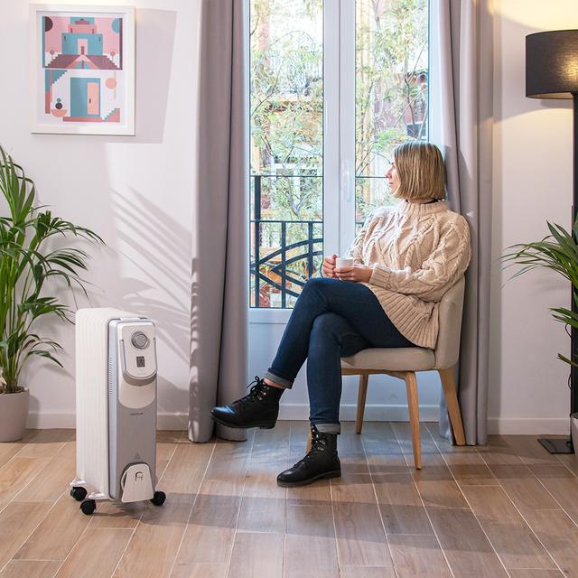 Cecotec ReadyWarm 9000 Space 360 Radiador De Aceite De 9 Módulos 2000 W Y Tecnología 360º Con 3 Niveles De Potencia Cobertura De 22 M² Recogecables Control Sencillo Asa Ruedas Y Doble Sistema De Seguridad. Radiador