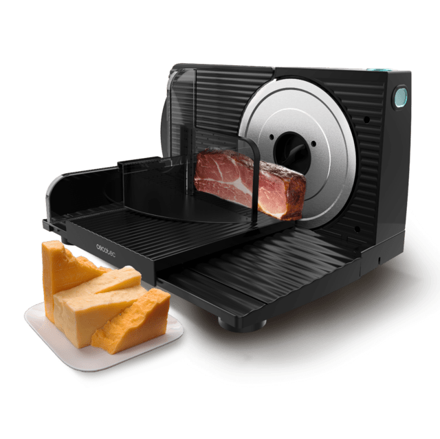 Cecotec Rock’nCut Shuriken Cortafiambres plegable de 150 W que contiene un disco de 170 mm de diámetro y un sistema de ajuste gradual con máxima precisión de grosor de 0 a 15 mm. Cortafiambres