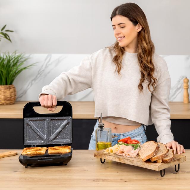 Cecotec Rock'nToast Classic + Sandwichera De 2 Sándwiches Con Acabados En Acero Inoxidable 800 W De Potencia Y Placas Triangulares Con Revestimiento Antiadherente. Sandwichera 
