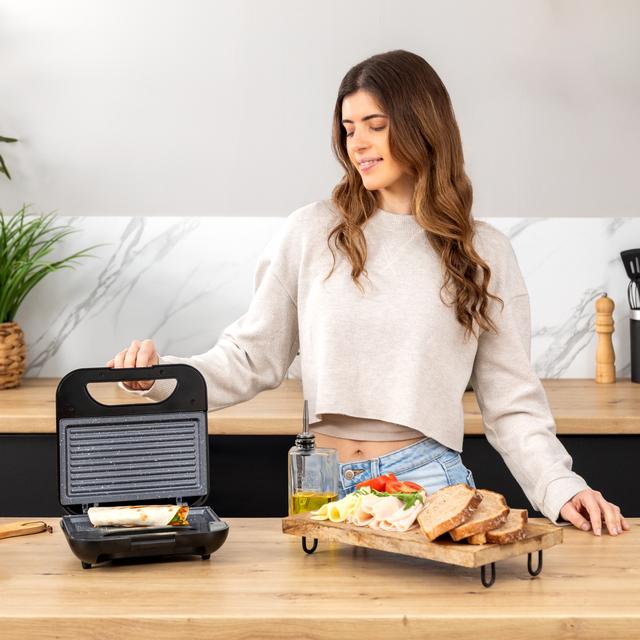 Cecotec Rock'nToast Grill + Sandwichera De 2 Sándwiches Con Acabados En Acero Inoxidable 800 W De Potencia Y Placas Grill Con Revestimiento Antiadherente. Sandwichera 