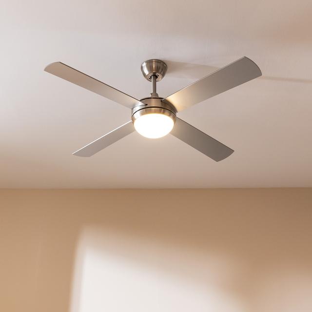Cecotec Ventilador De Techo EnergySilence Aero 570 Ventilador De Techo 52’’ De 4 Aspas 60W Lámpara LED Función Verano/invierno. Ventilador De Techo Con Luz Y Mando A Distancia