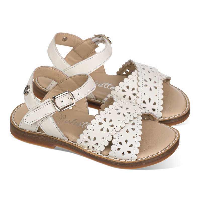 Chetto Sandalia En Piel Con Picados En Flores