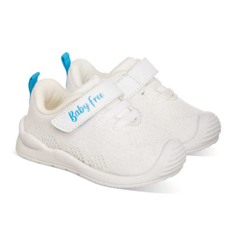 Chetto Deportiva Blanca Con Detalle Azul Con Velcro Moderna Y Respetuosa