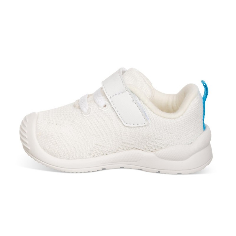 Chetto Deportiva Blanca Con Detalle Azul Con Velcro Moderna Y Respetuosa