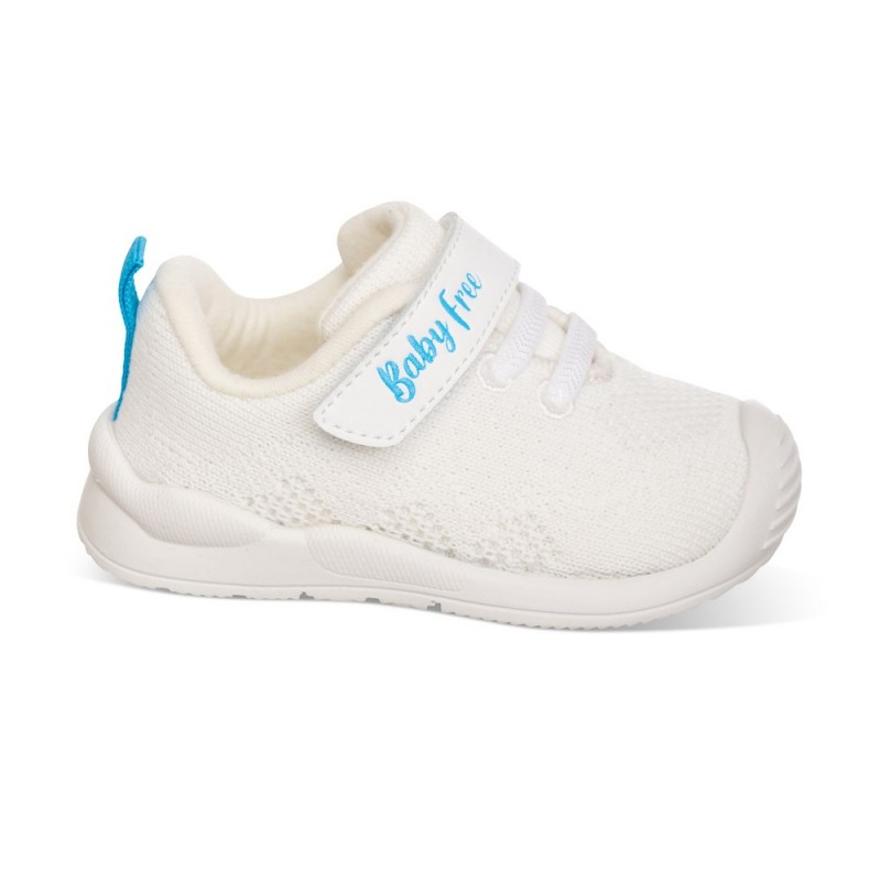 Chetto Deportiva blanca con detalle azul con Velcro moderna y respetuosa