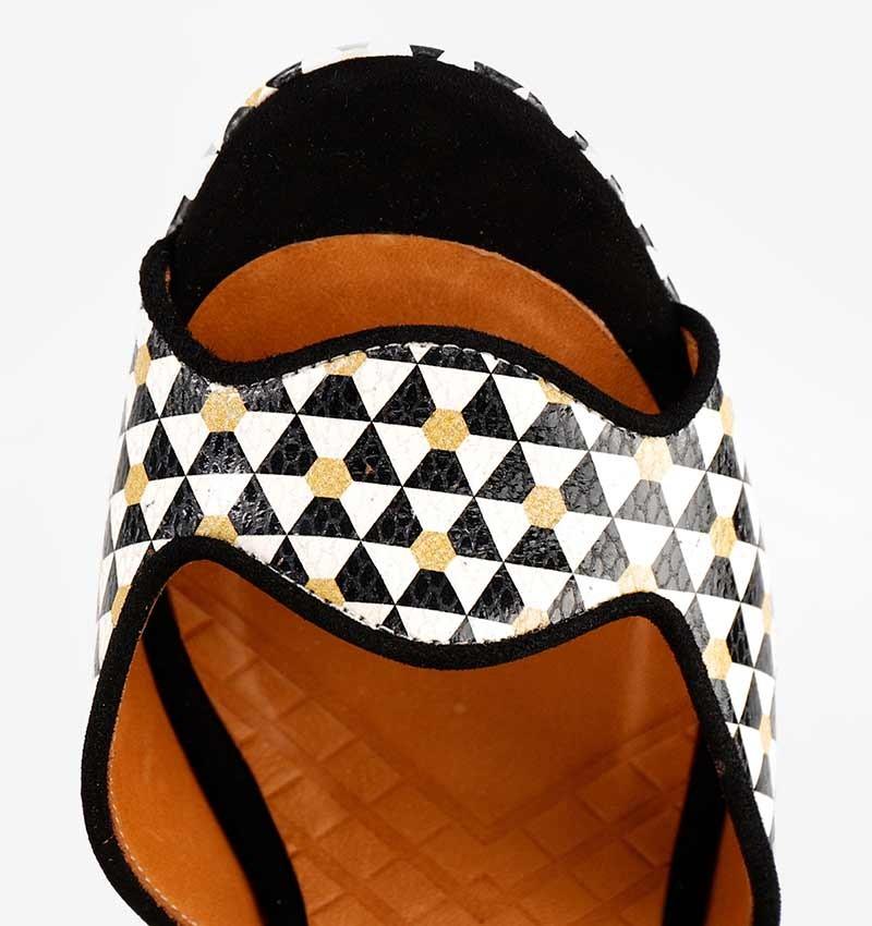 Chie Mihara AIAN BLACK & WHITE