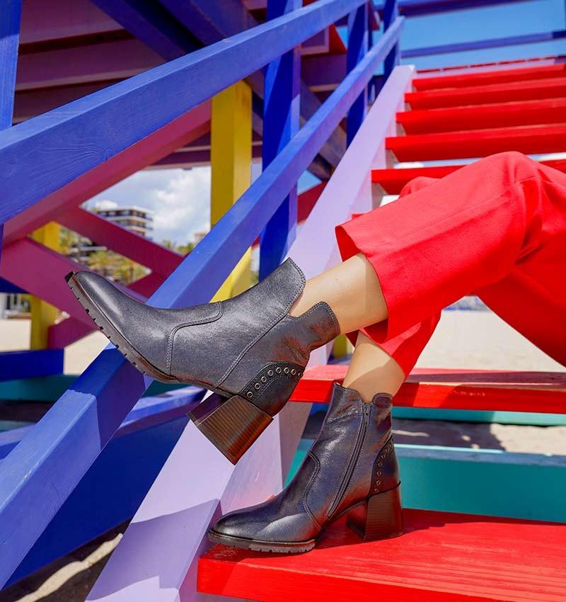 Chie mihara NAILEA GREY