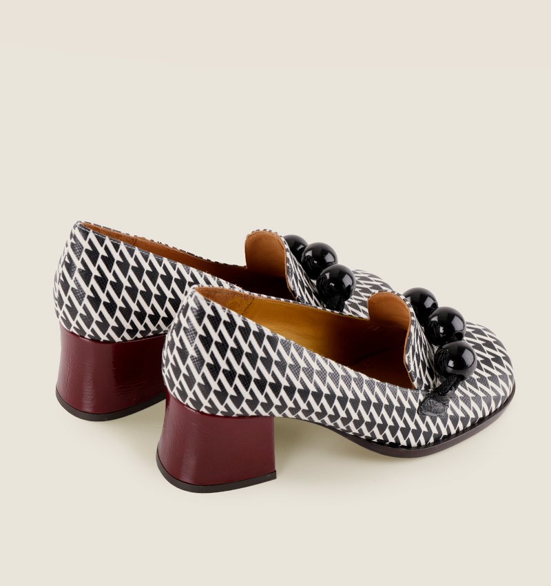 Chie Mihara TAMARU BLACK & WHITE