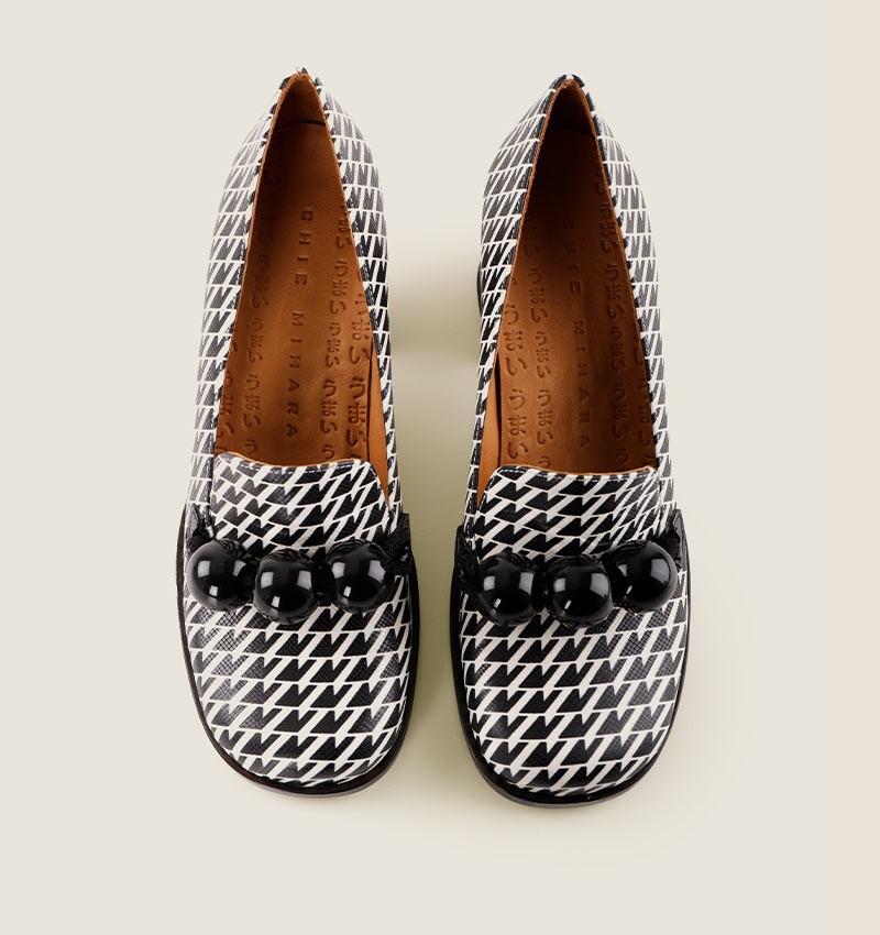 Chie Mihara TAMARU BLACK & WHITE