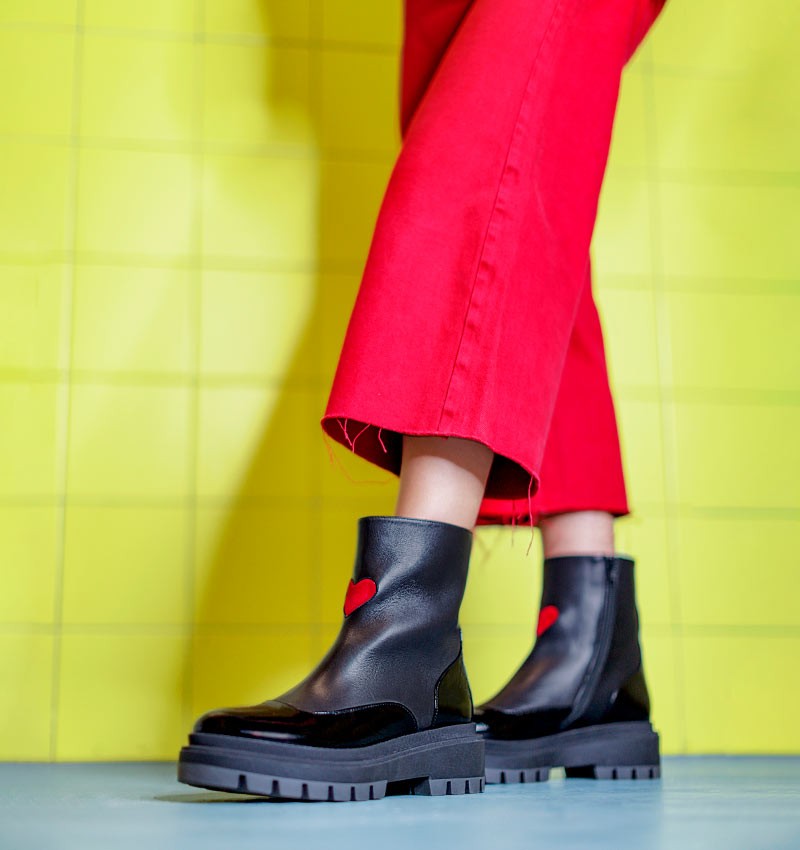 Chie mihara WYHA BLACK