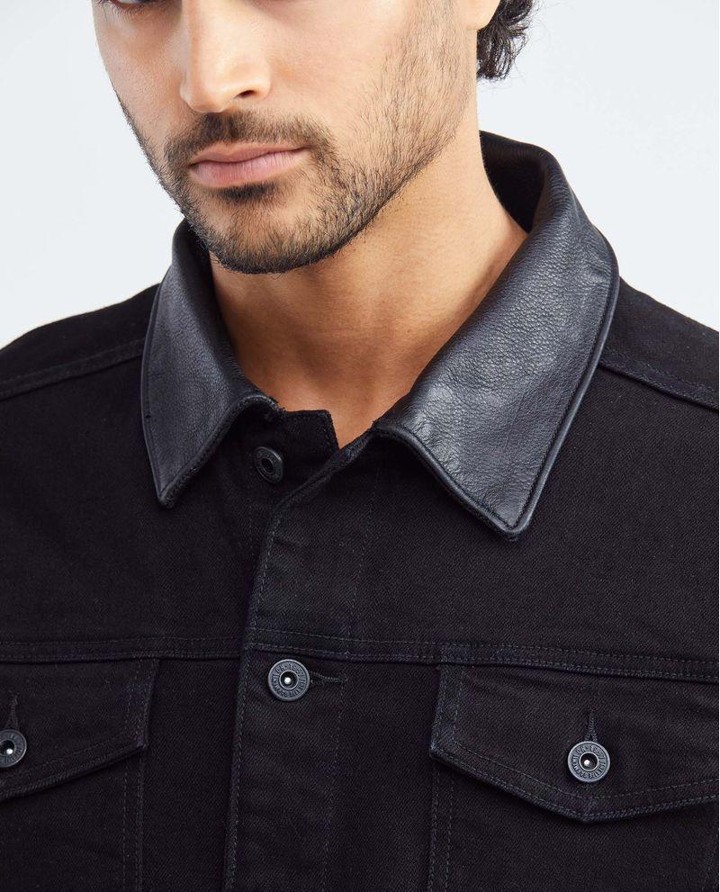 Chevignon Chaqueta De Hombre En Denim Tipo Trucker Straight Fit - Negro Cuello Y Bolsillo En Cuero
