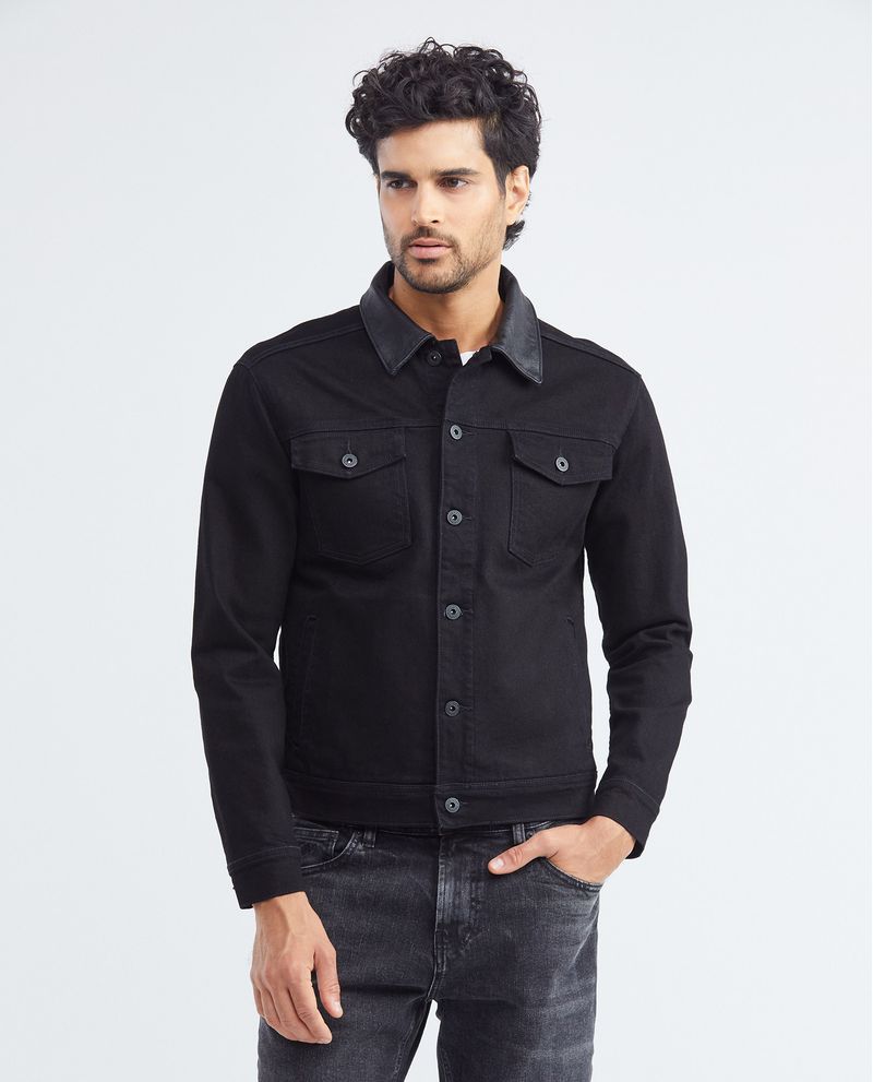 Chevignon Chaqueta de Hombre en Denim Tipo Trucker Straight Fit - Negro Cuello y Bolsillo en Cuero