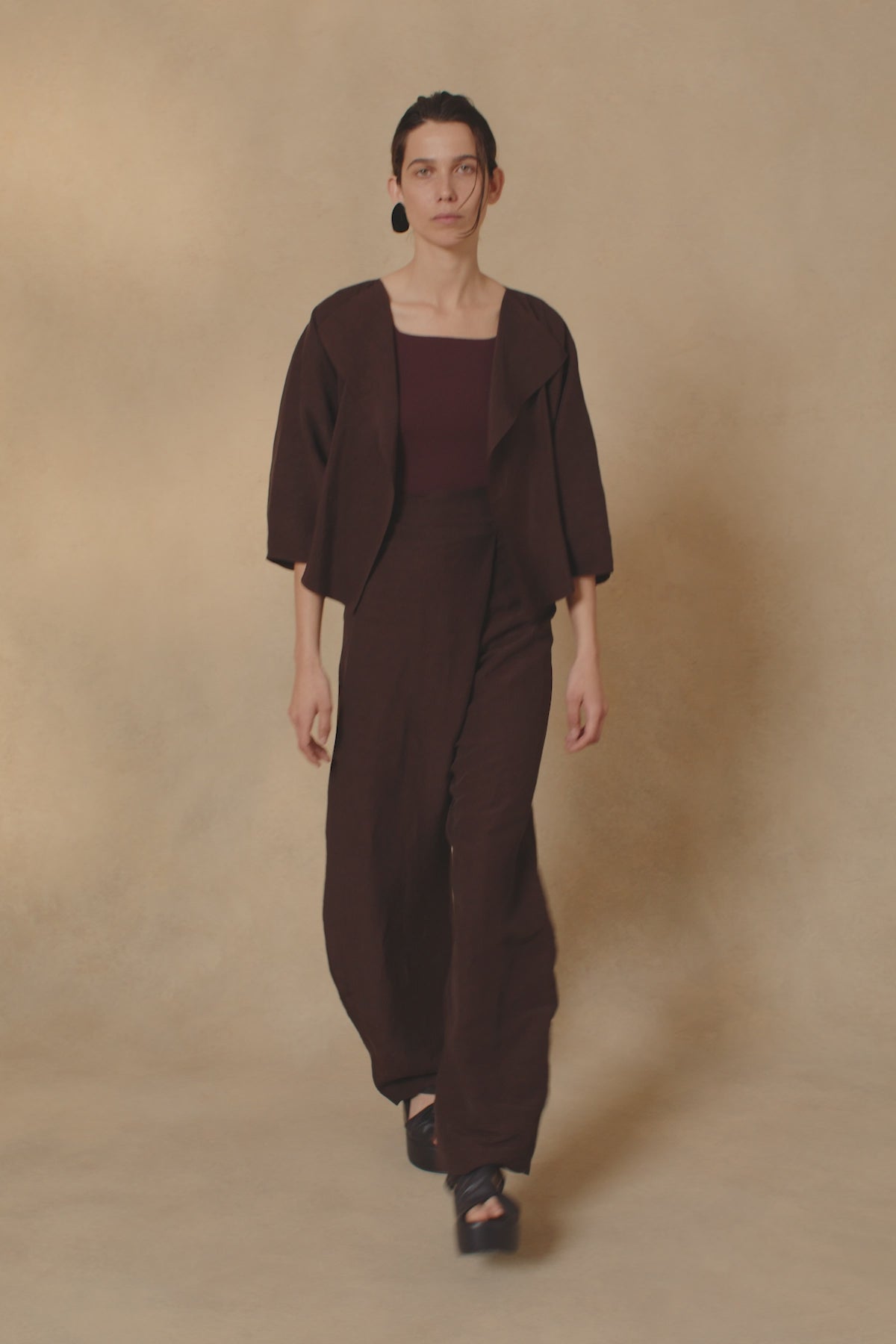 Cortana Arco Pantalon En Lino Y Cupro Burdeos