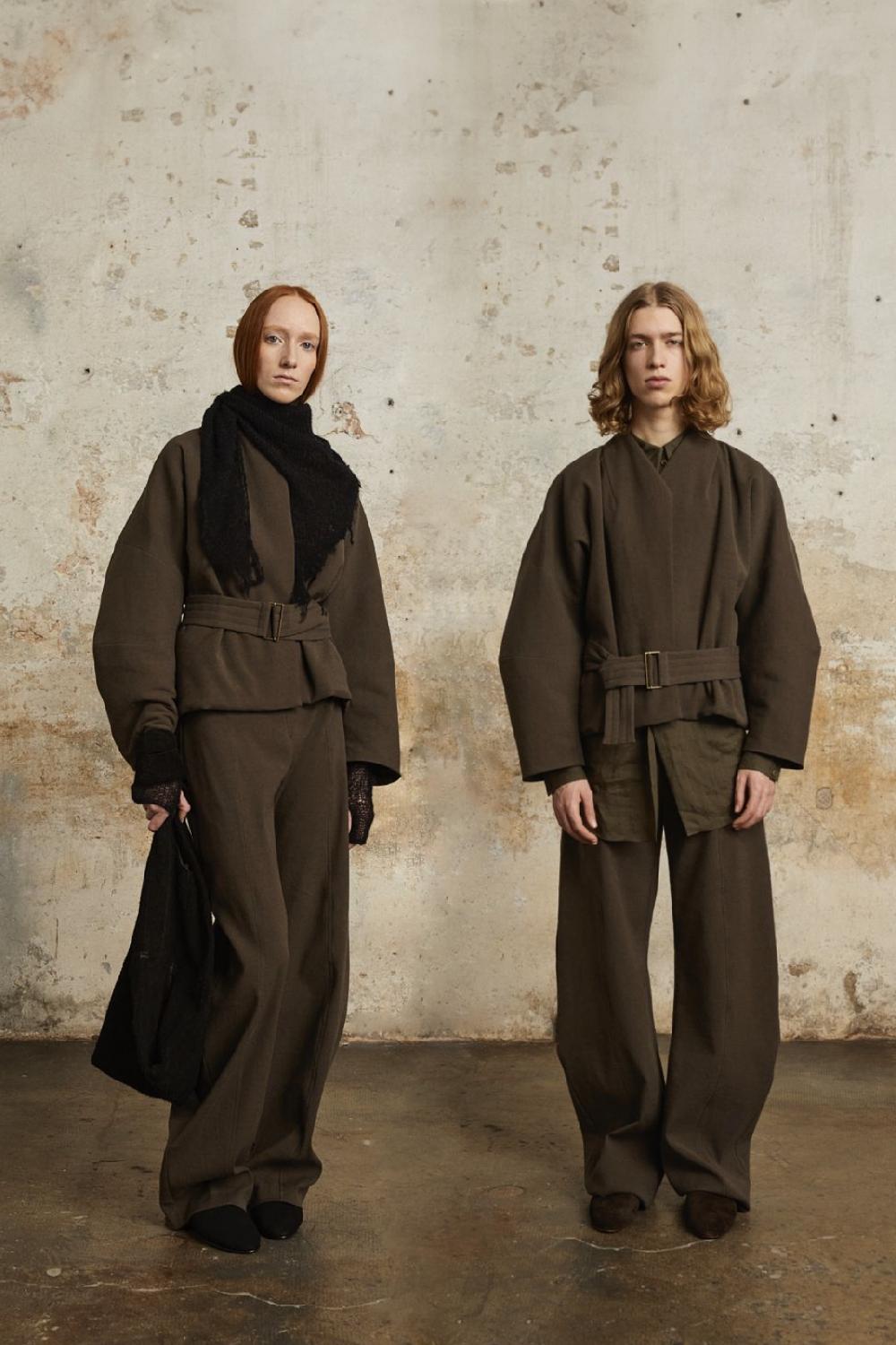 Cortana Bawa Chaqueta Marron Con Cinturon