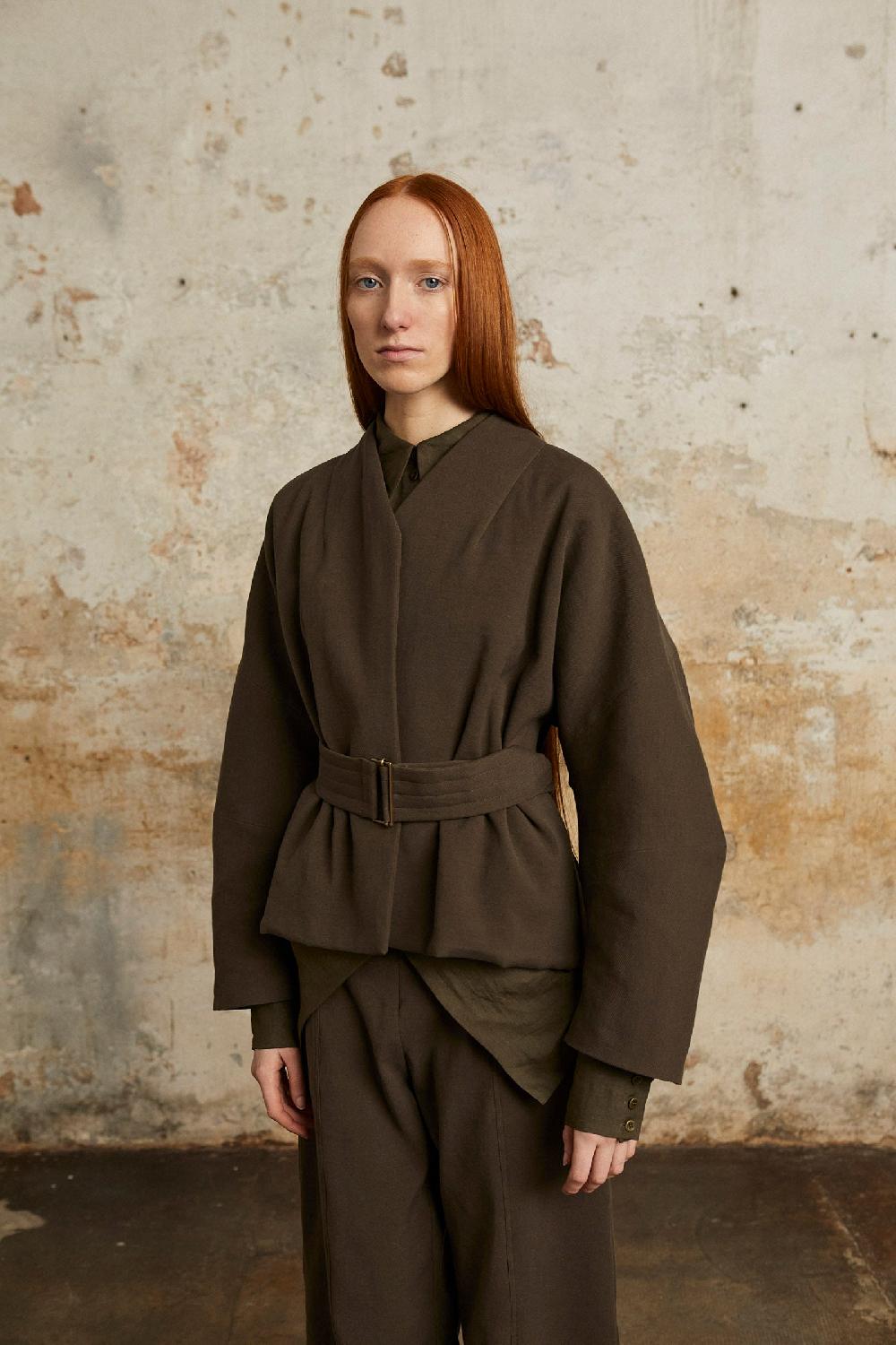 Cortana Bawa Chaqueta Marron Con Cinturon