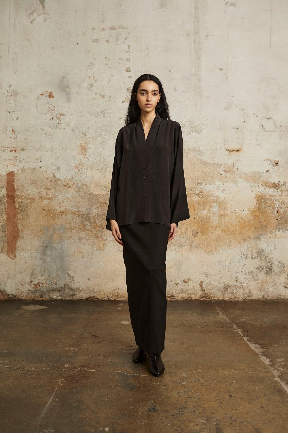 Cortana Bawa Falda Larga Negra