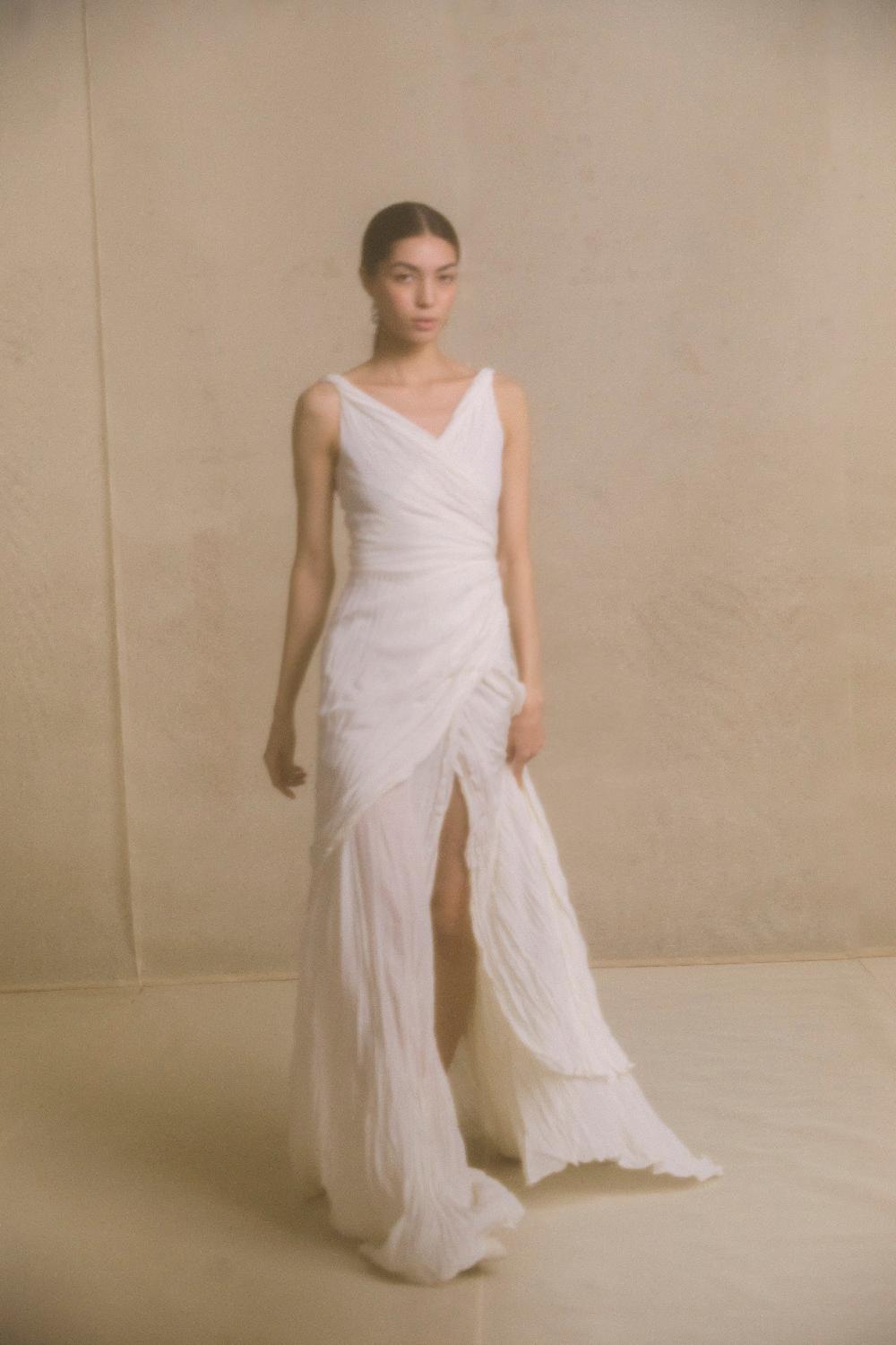 Cortana Cristina vestido en crepe de seda arrugada