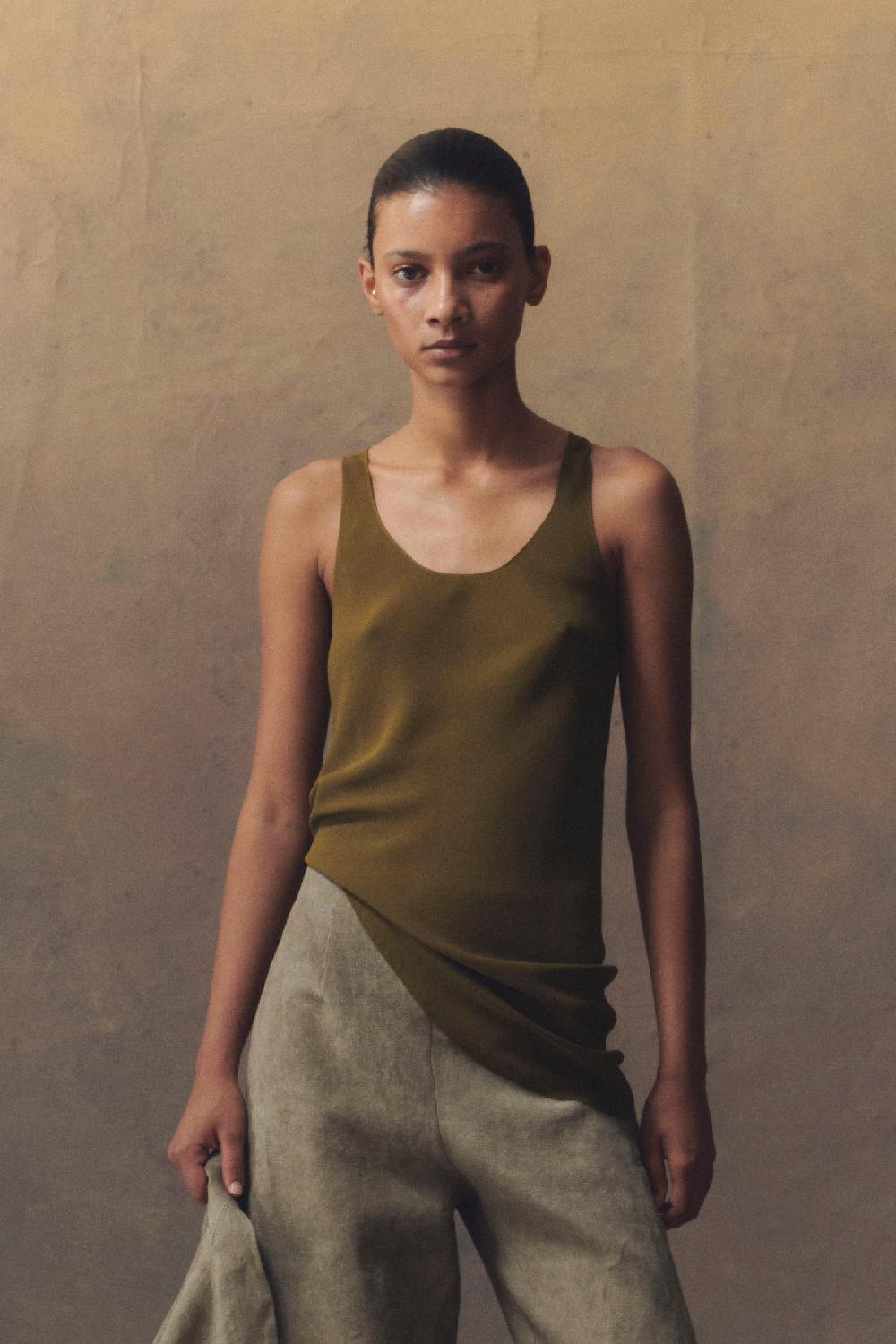 Cortana Georgia Top En Seda Verde Musgo