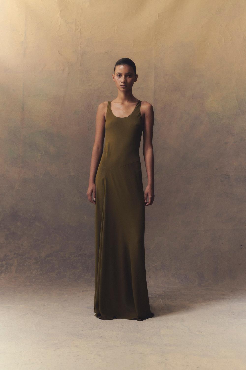 Cortana Georgia Vestido Largo En Seda Verde Musgo