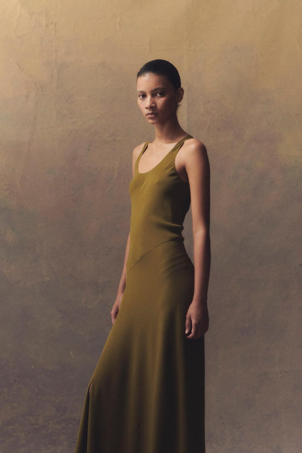 Cortana Georgia Vestido Largo En Seda Verde Musgo