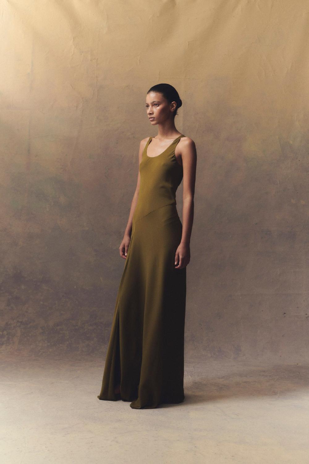 Cortana Georgia Vestido Largo En Seda Verde Musgo