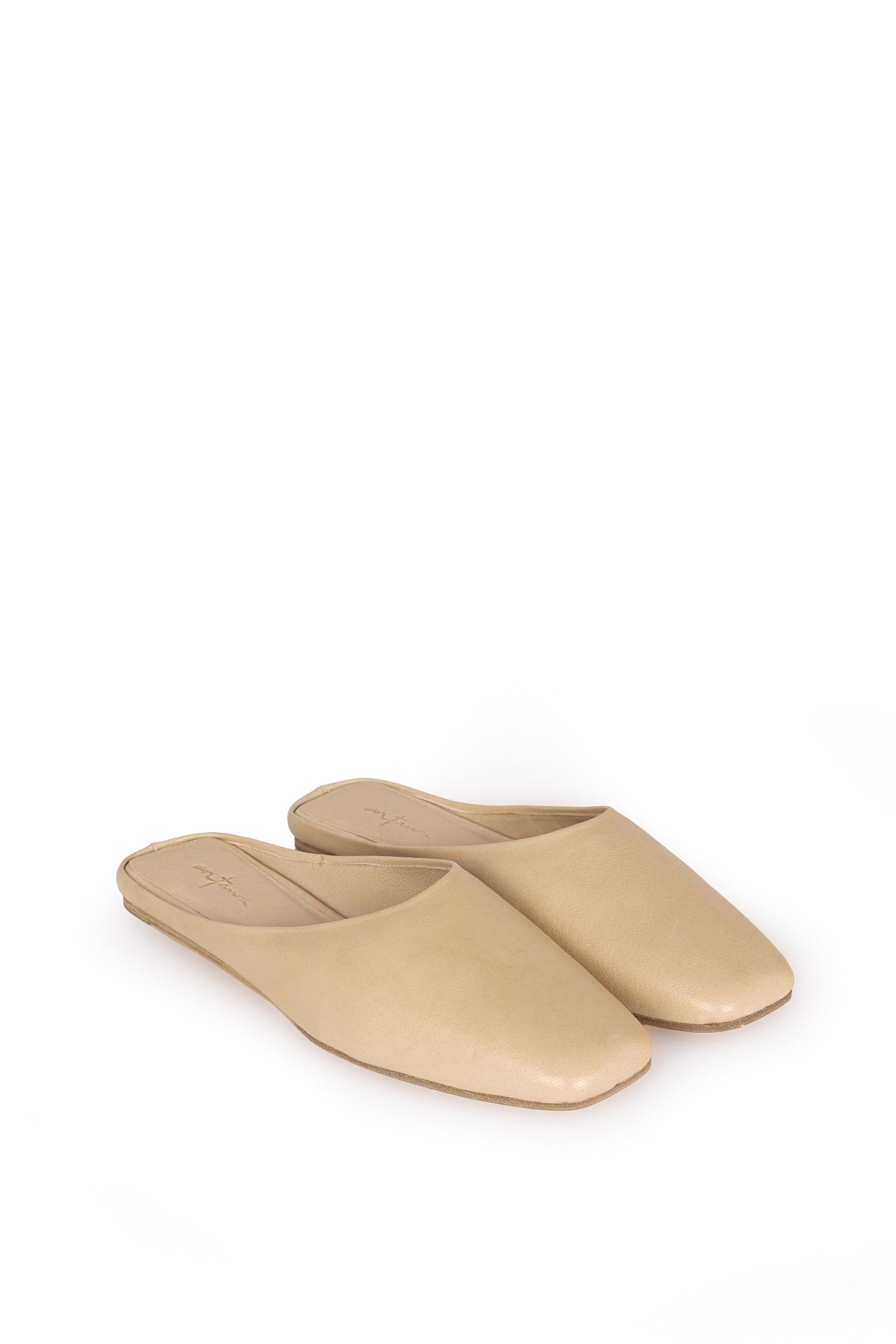 Cortana Jackie Mule En Cuero Beige