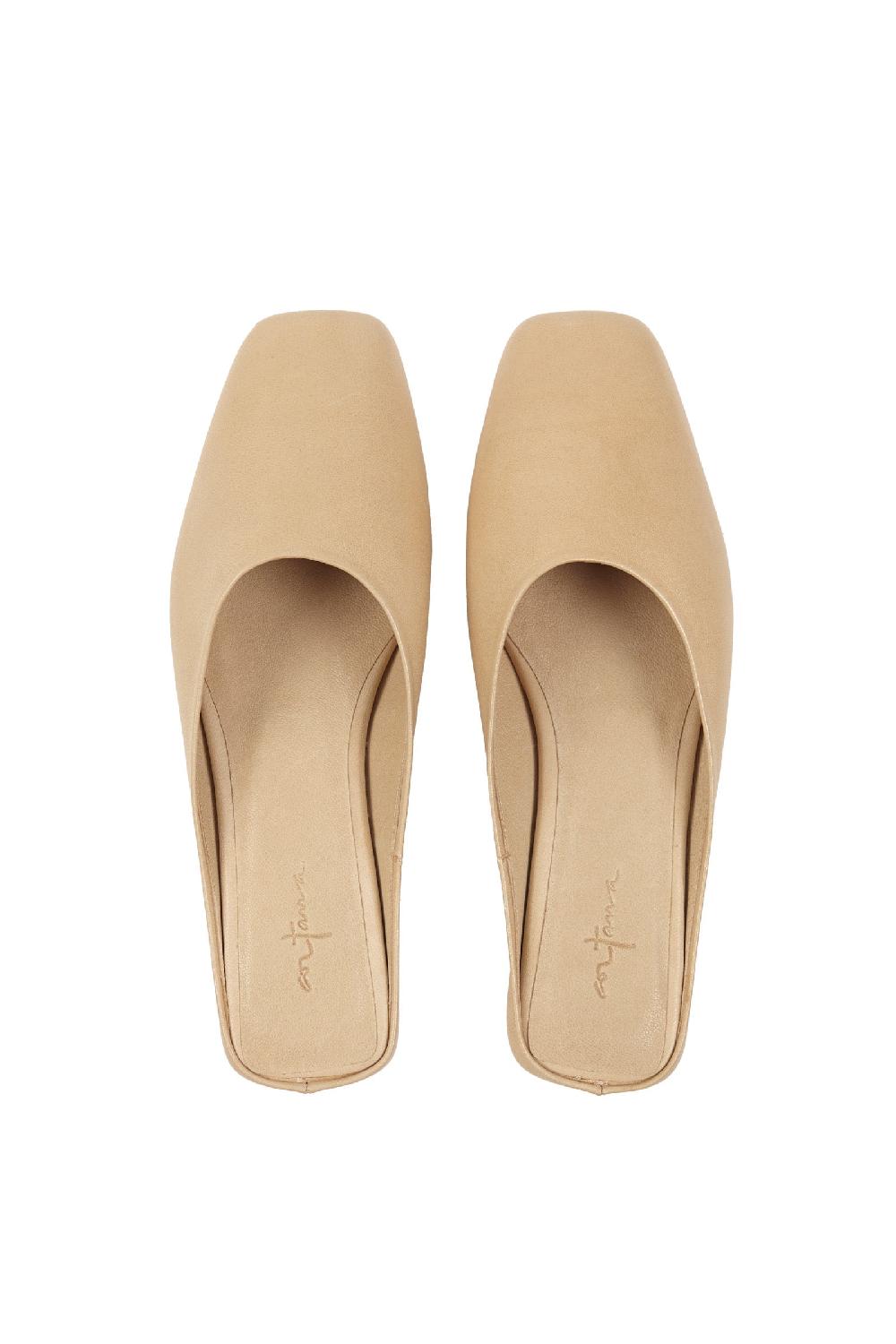 Cortana Jackie Mule En Cuero Beige