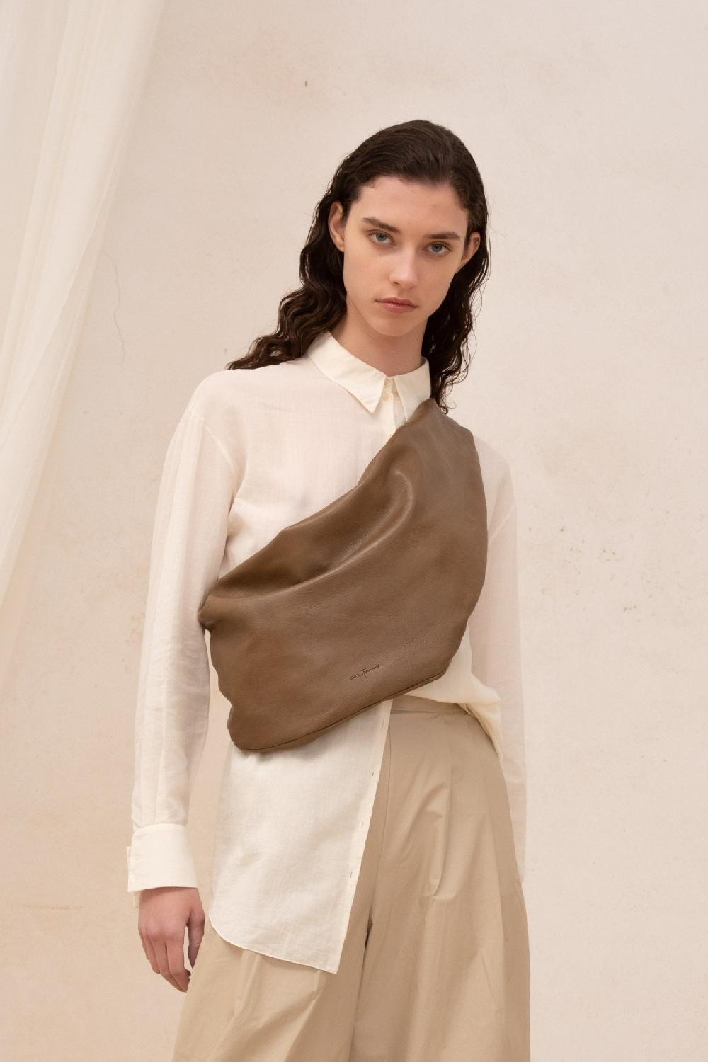 Cortana Jin S Riñonera En Cuero Verde Kaki