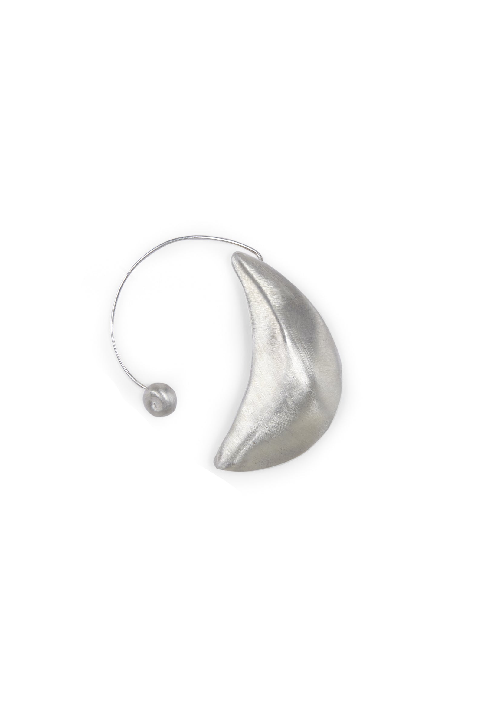 Cortana Leuksna pendiente earcuff en plata