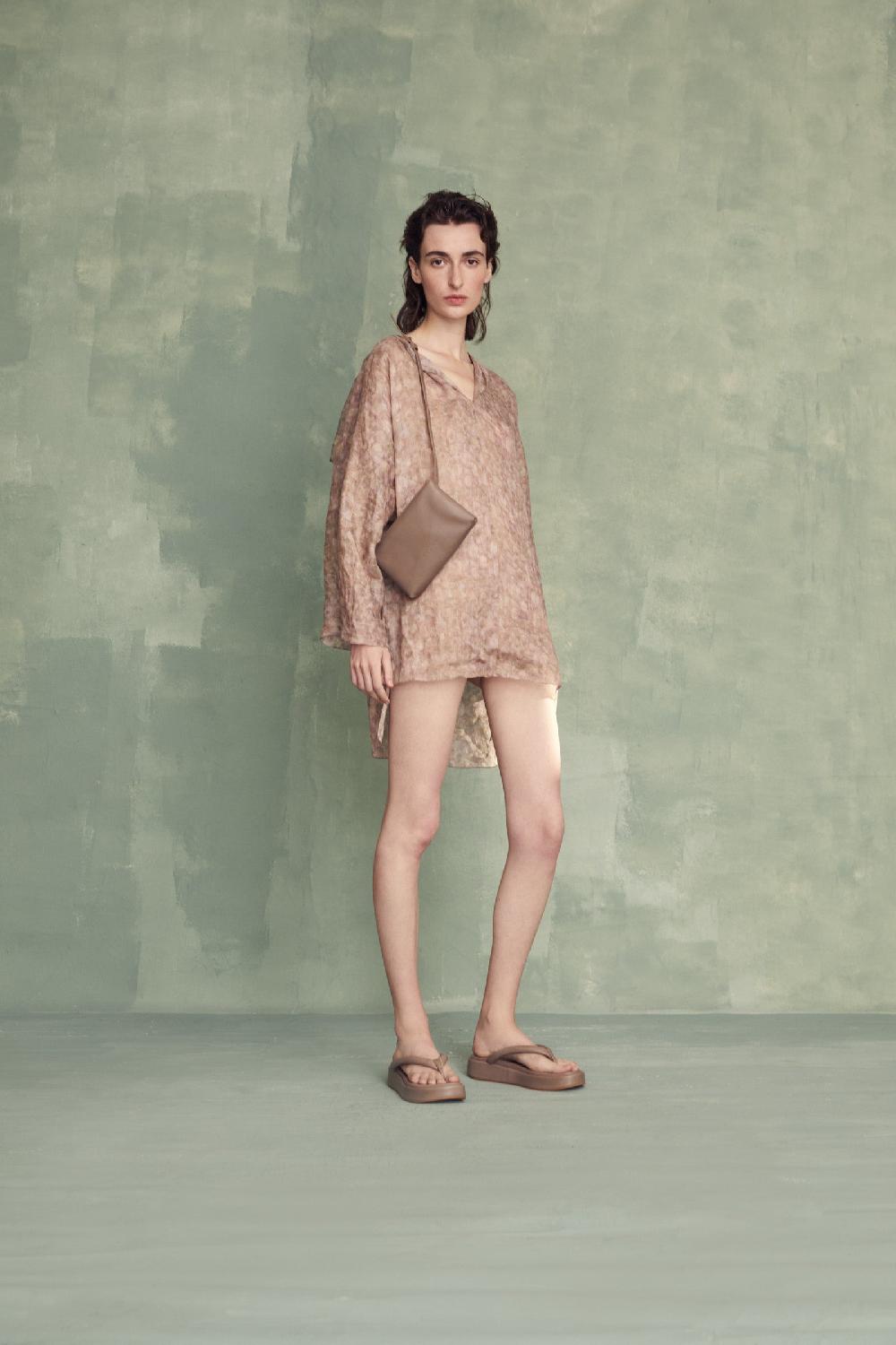 Cortana Petra Riñonera En Cuero Beige