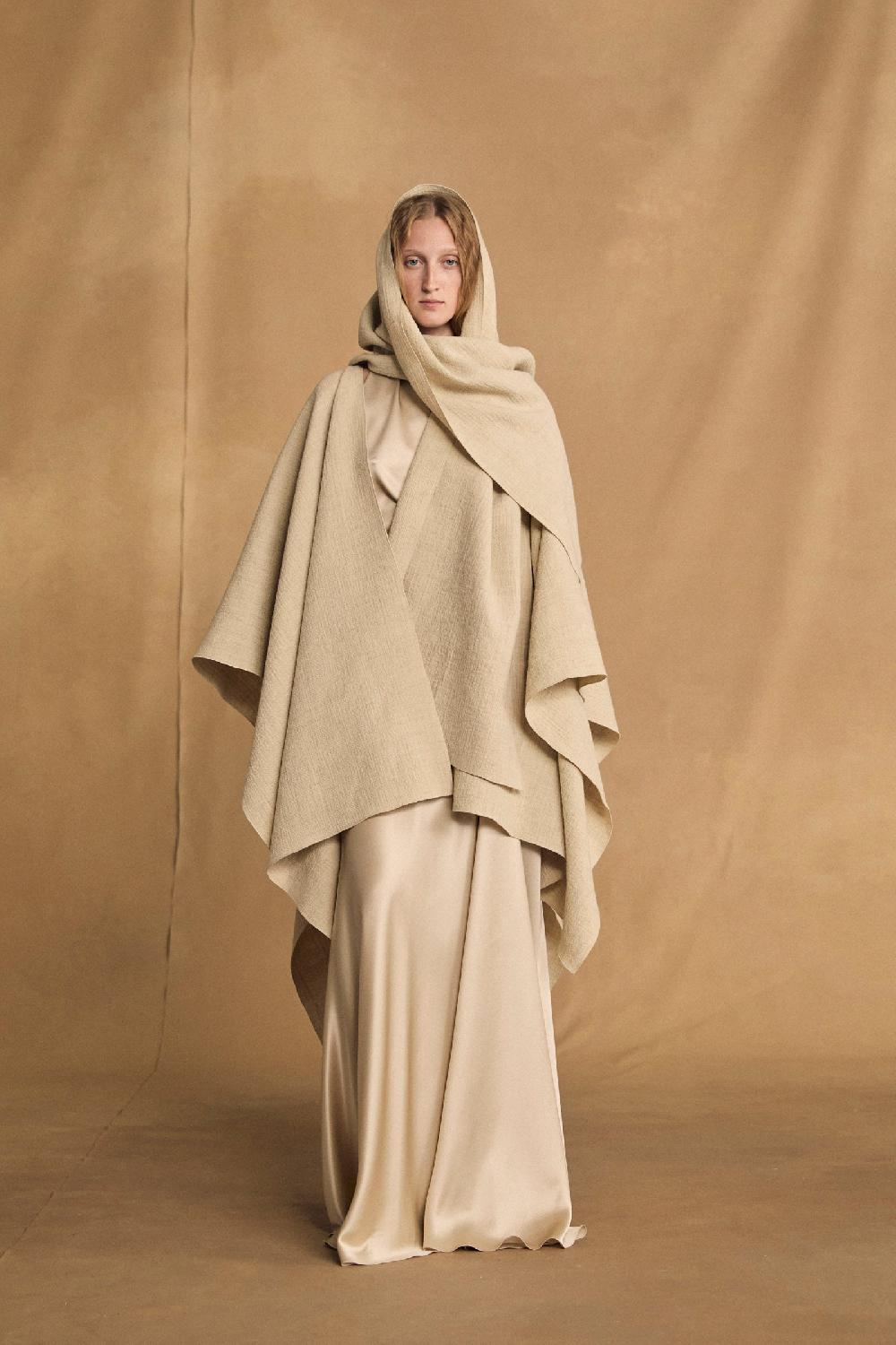 Cortana Sabah Poncho Champagne