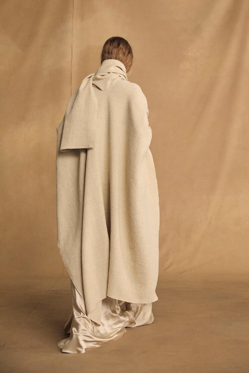 Cortana Sabah Poncho Champagne