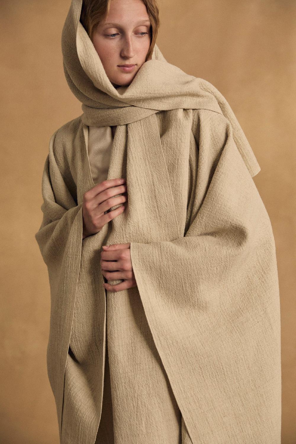 Cortana Sabah Poncho Champagne