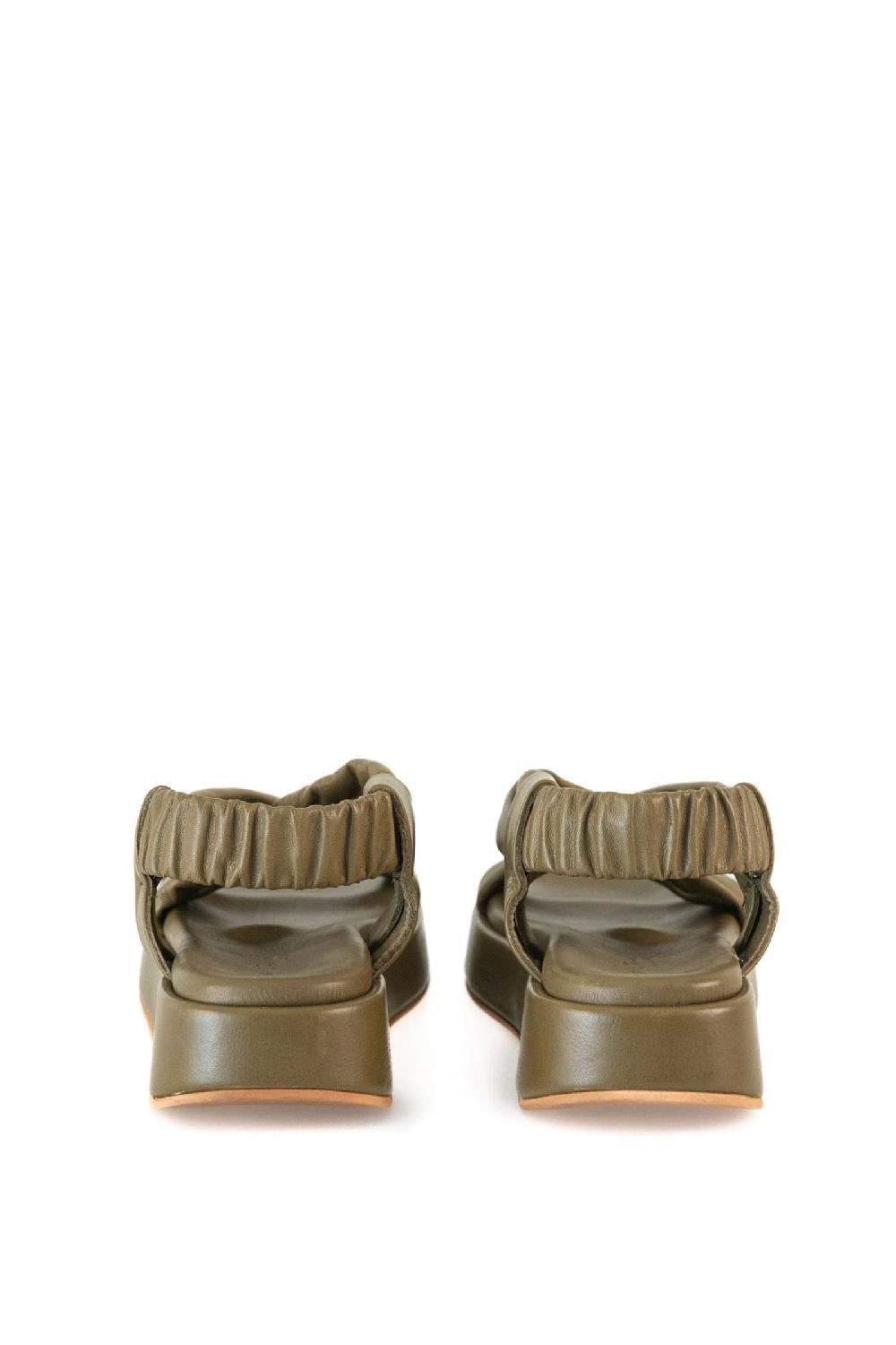 Cortana Suro Sandalia En Cuero Pistacho