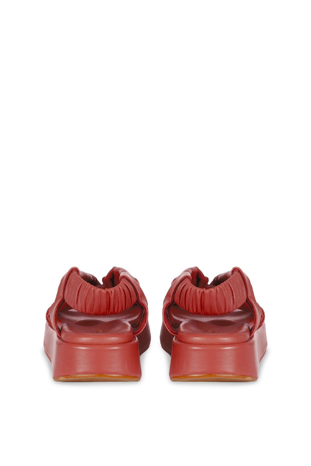 Cortana Suro Sandalia Plana En Arcilla