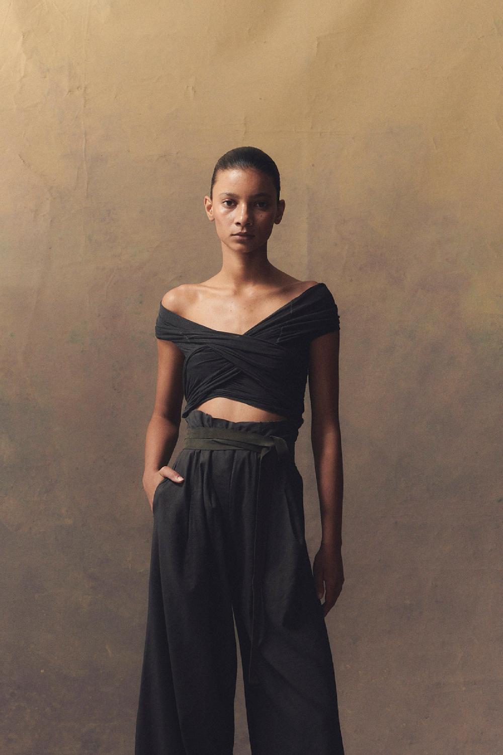 Cortana Zaida Crop Top En Tul De Seda Grafito