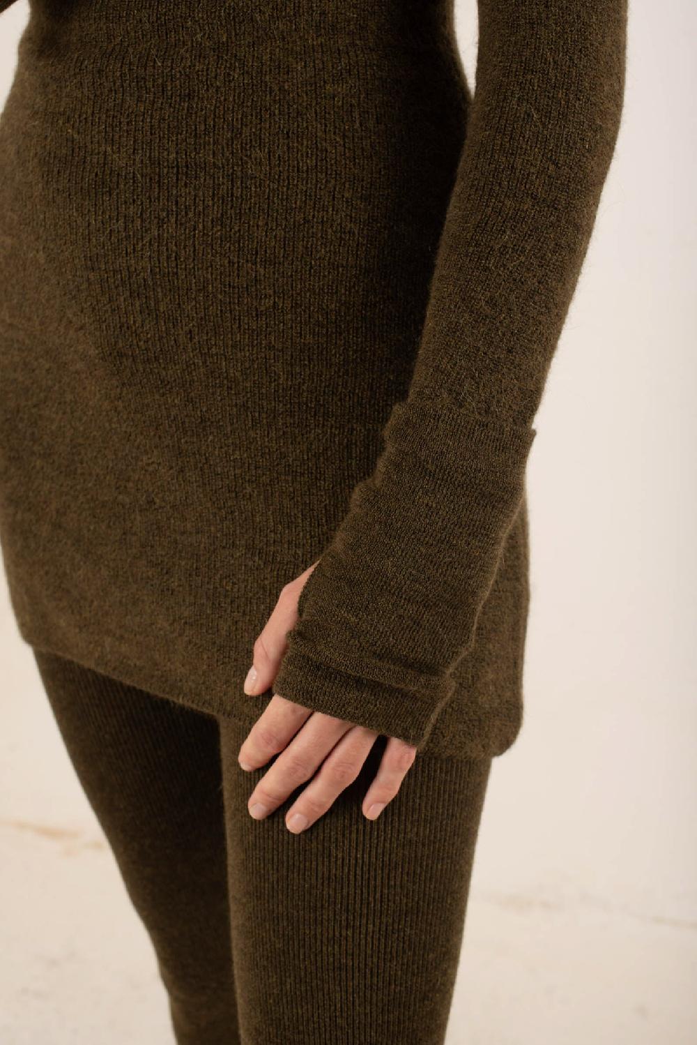 Cortana Elmer Manguitos En Baby Alpaca Y Lana Merino Kaki