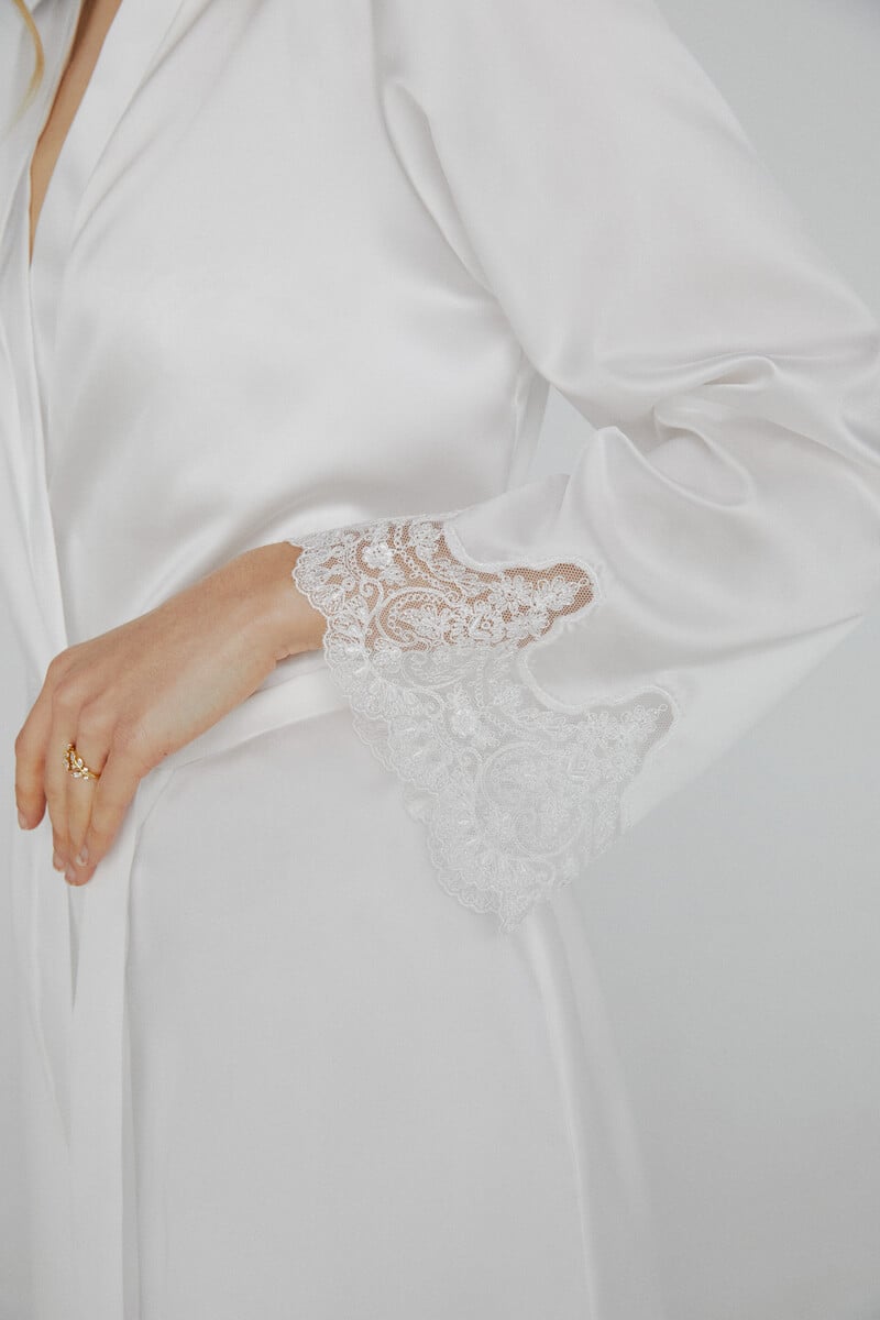 Cortefiel Bata De Mujer Ivette Bridal Corta Satinada En Blanco