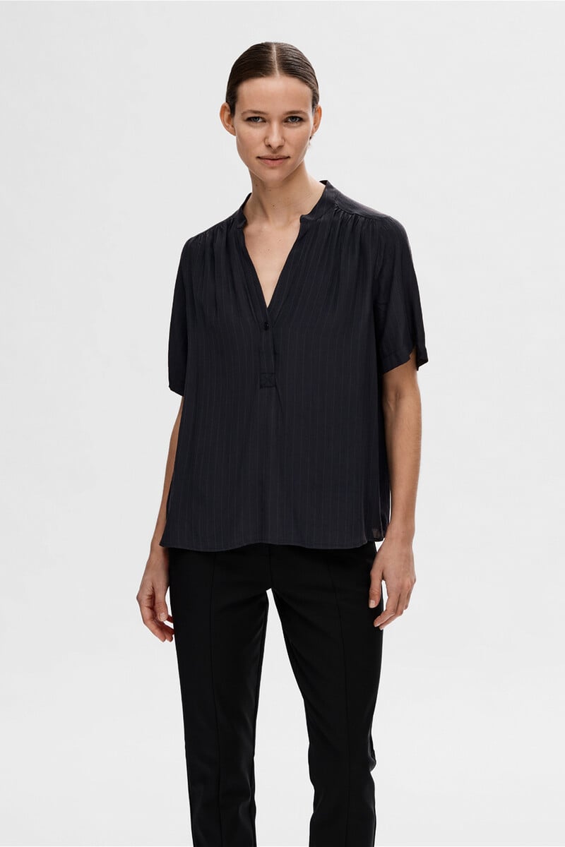 Cortefiel Blusa De Manga Corta Confeccionada Con Viscosa Ecovero