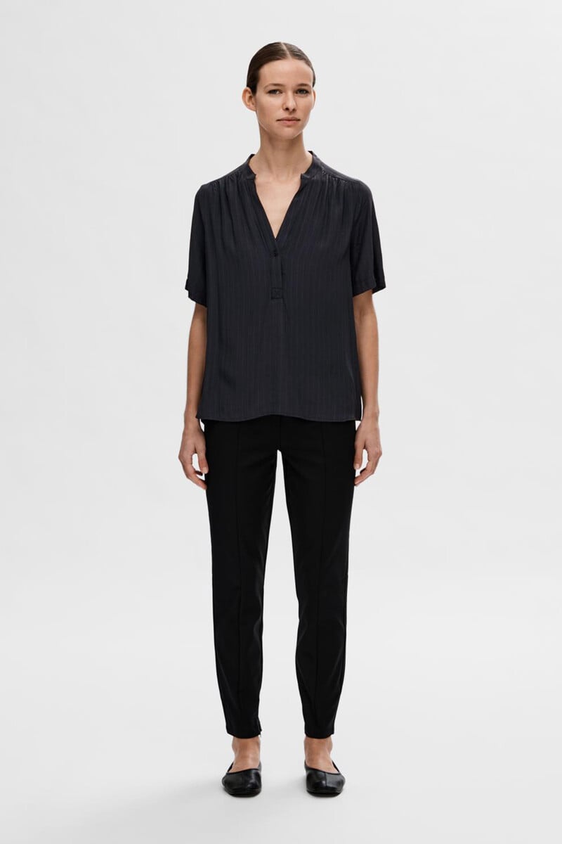 Cortefiel Blusa de manga corta confeccionada con Viscosa Ecovero