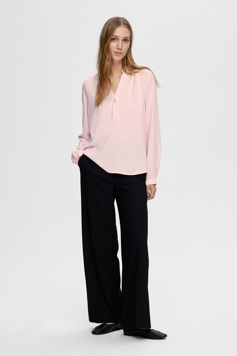 Cortefiel Blusa Fluida Con Cuello De Pico Confeccionada Con Materiales Reciclados