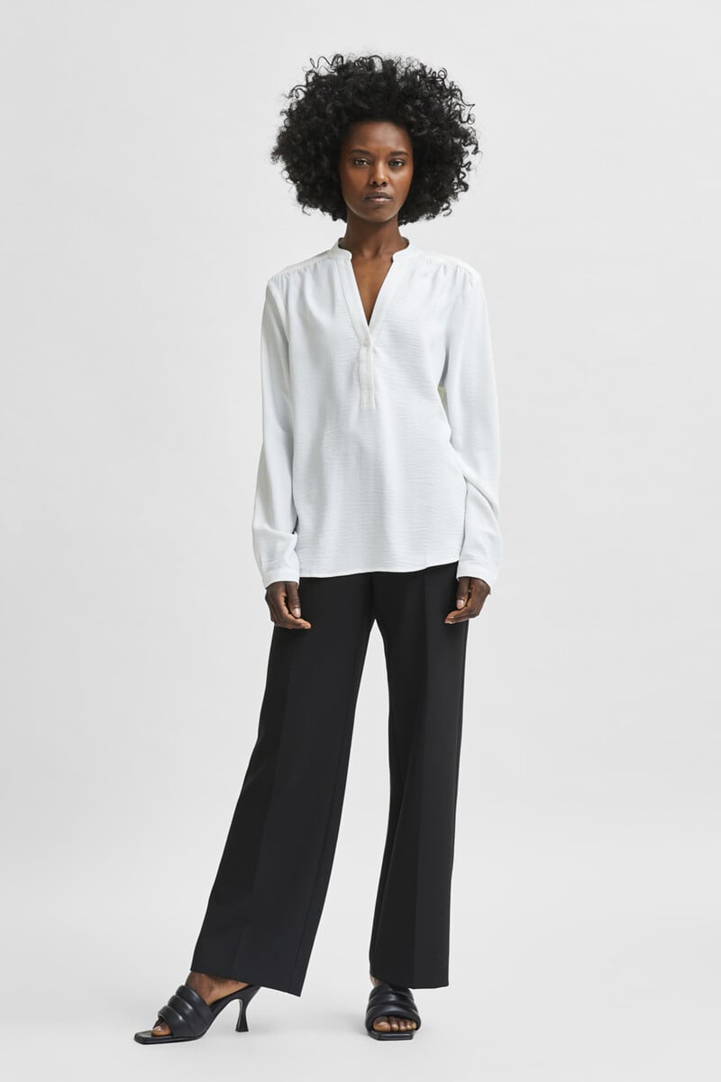 Cortefiel Blusa fluida con cuello de pico confeccionada con materiales reciclados