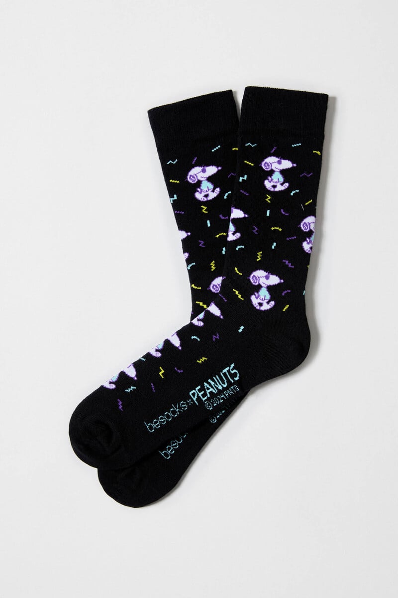 Cortefiel Calcetines altos Besocks de Snoopy de algodón orgánico color negro