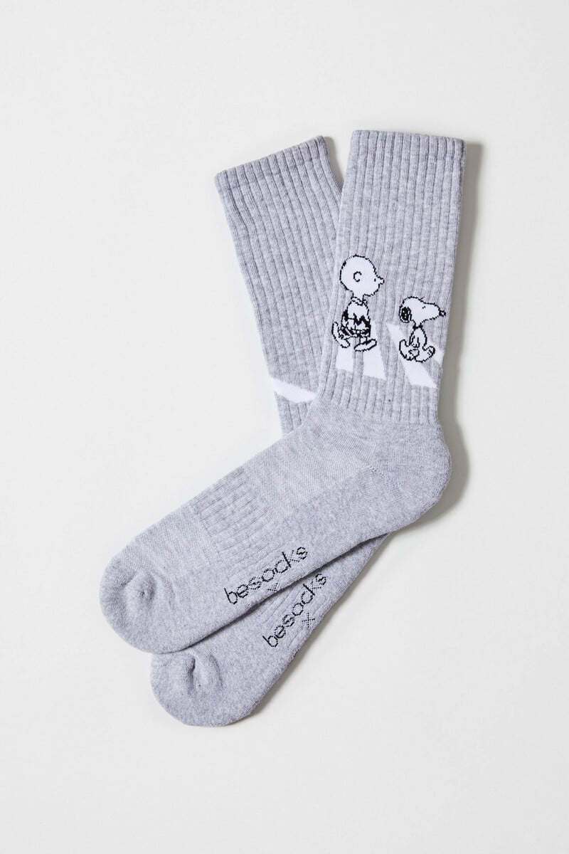 Cortefiel Calcetines altos deportivos Besocks de Snoopy de algodón orgánico color gris