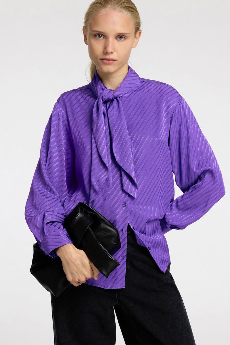 Cortefiel Camisa De Manga Larga Con Lazo En El Cuello Confeccionada Con Viscosa Lenzin Ecovero
